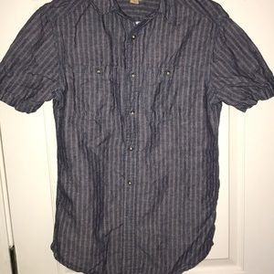 Short sleeve button down